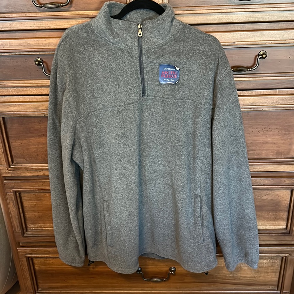 Men’s gray fleece shirt xl with zip down around the collar and Two front pockets